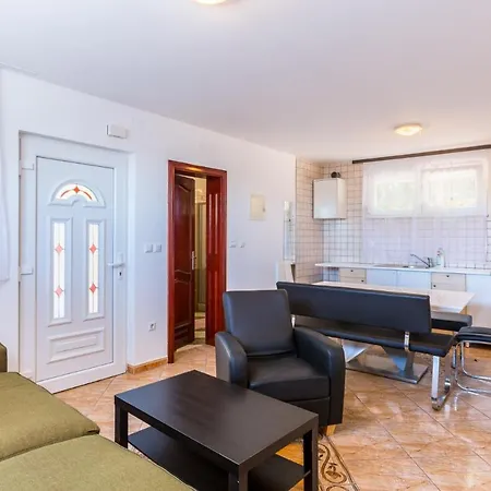 Leonardo Apartament *